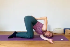 Beckenboden und unterer Rücken hängen eng zusammen: mit dieser Praxis entspannst du beide Körperbereiche!