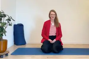 Diese Atem-Visualisierung hilft dir, deine Ausatmung zu verlängern und Beckenboden und Nervensystem zu entspannen.