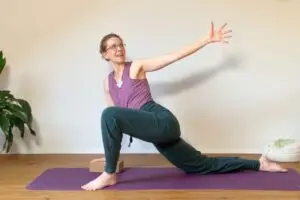 Beckenmobilisierungen sind wichtig, um den Beckenboden elastisch zu erhalten.