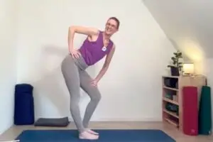 Mit Beckenrotationen flexibilisierst du deinen Beckenboden