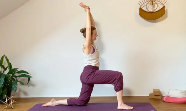 Mit Seitbeugen und Twists bringst du Stabilität in Becken und Beckenboden