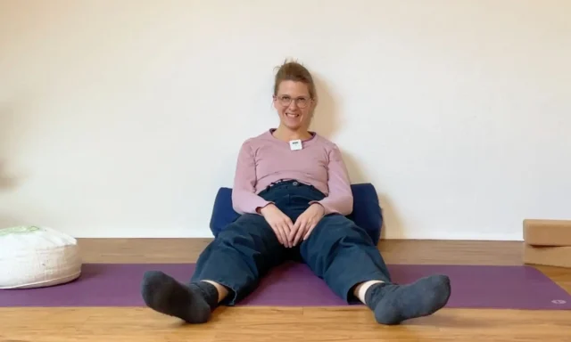 Ist es schlecht für den Beckenboden, wenn du auf dem Sofa abhängst?