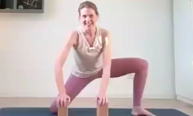 Mit sanftem Schwung bringst du deine Beckenboden-Faszien in Bewegung