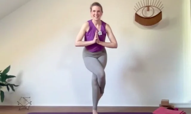 Mit diesem Beckenboden-Yoga Flow verbesserst du deine Kontinenz.