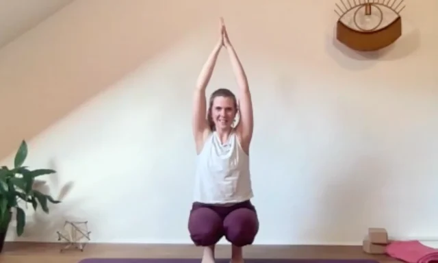 Die tiefe Hocke in Varianten ist eine sehr gute Beckenboden-Übung